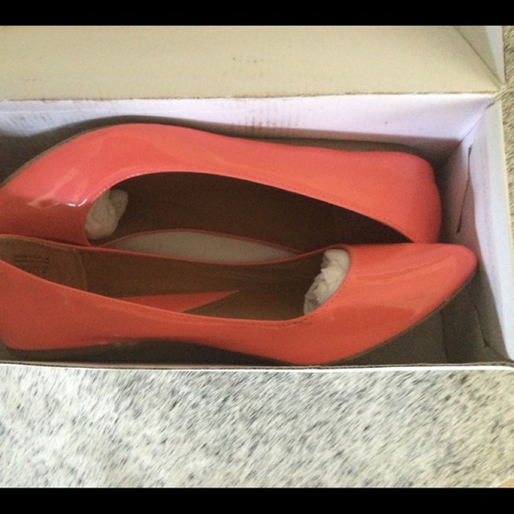 (SOLD) Cute coral ballerina flats - Picture 1 of 7